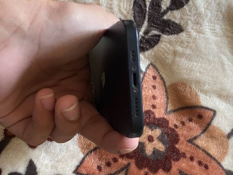 Apple iPhone 12 6
