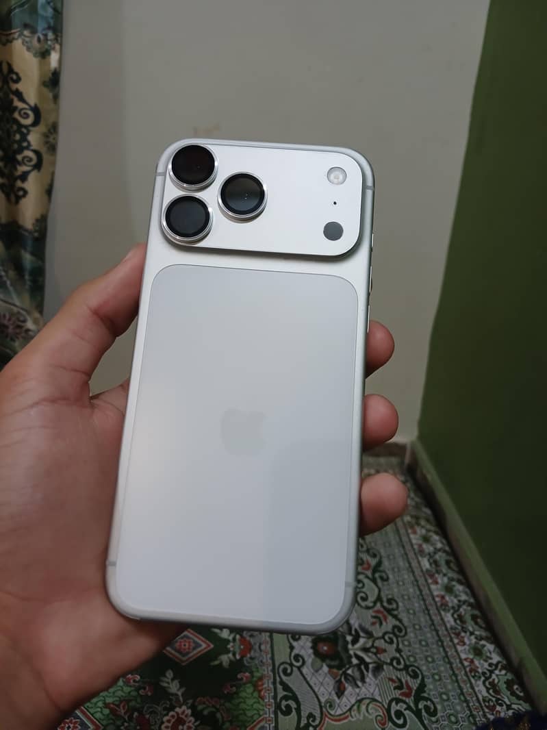 Apple iPhone 17 Pro Max 0