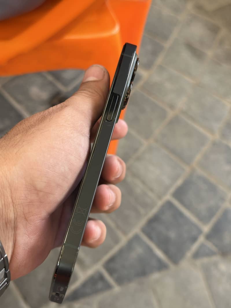 Apple iPhone 13 Pro 3