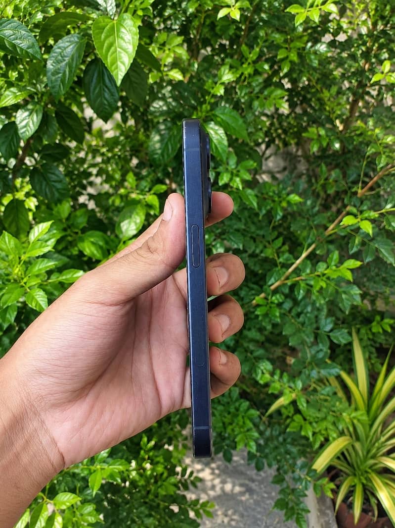 Apple iPhone 15 Pro 2