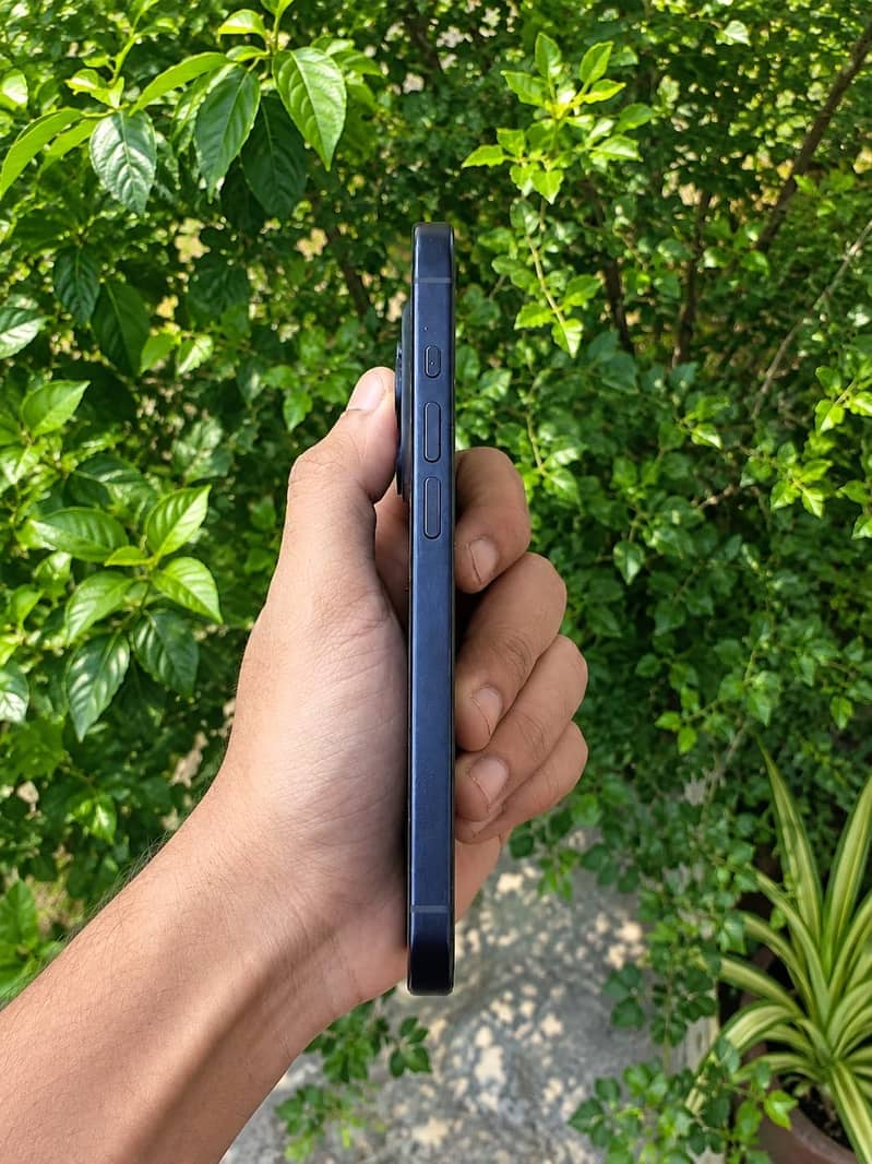 Apple iPhone 15 Pro 3