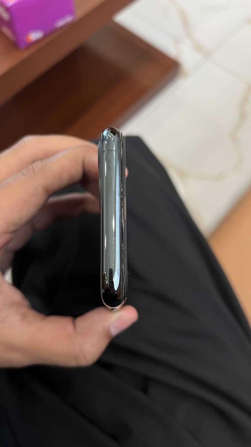 Apple iPhone 11 Pro 2