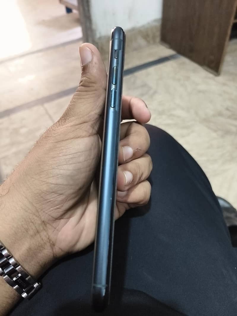 Apple iPhone 11 Pro Max 2