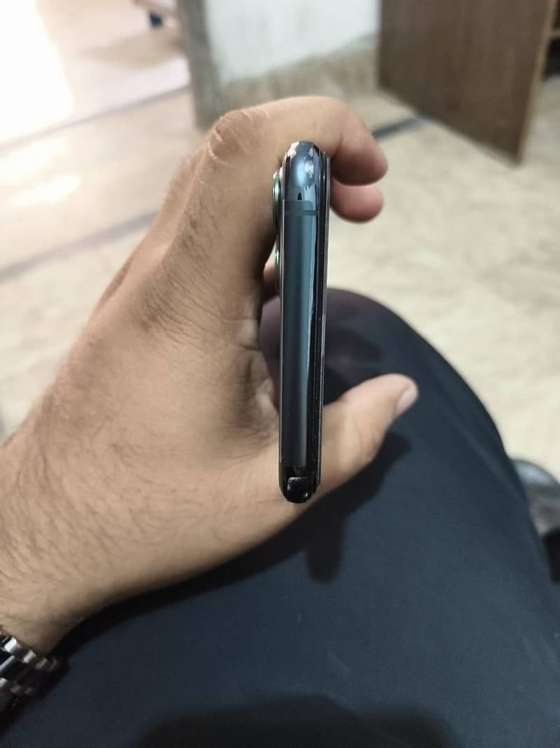 Apple iPhone 11 Pro Max 3