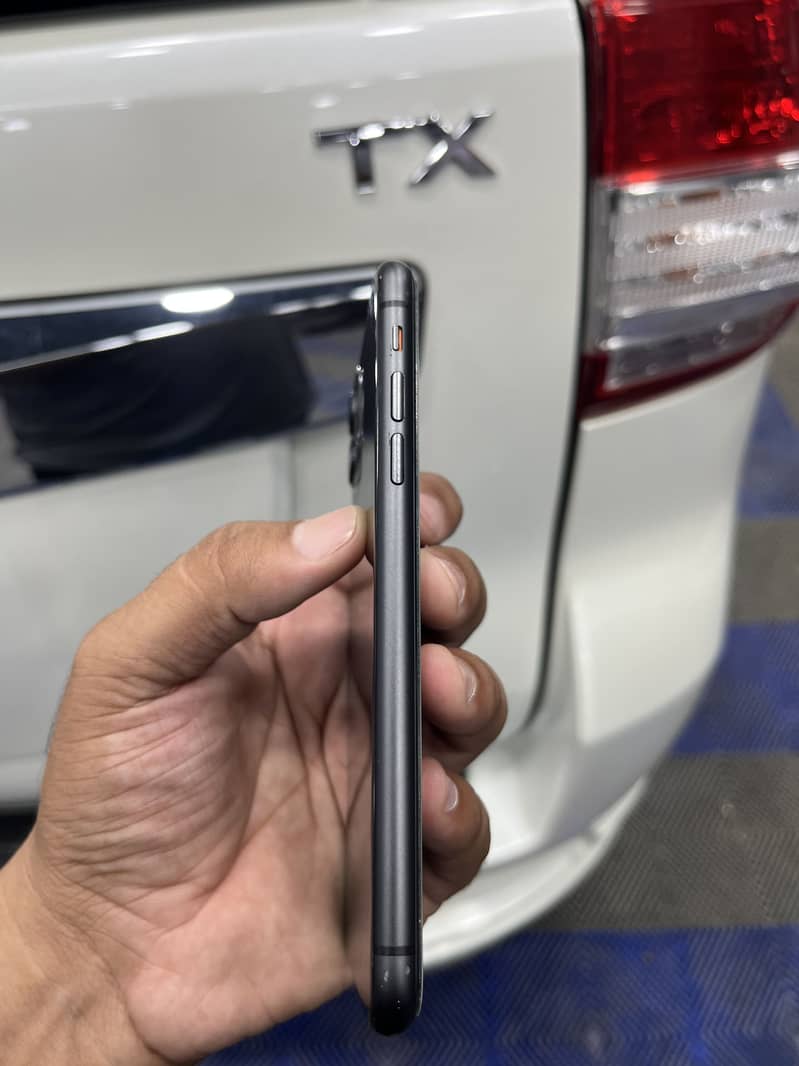 Apple iPhone 11 3