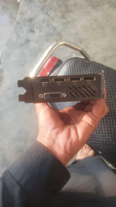 4 GB 256 bit DX 12 max tamp 65