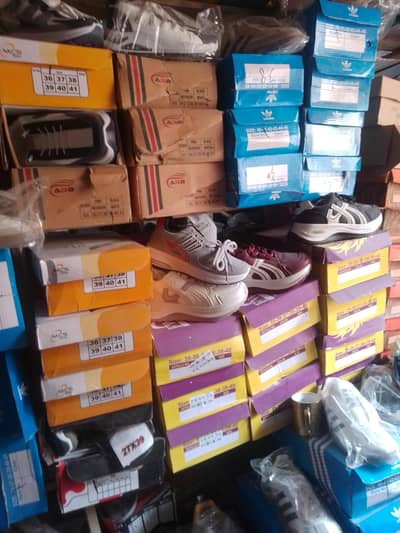 need boy for shoes store