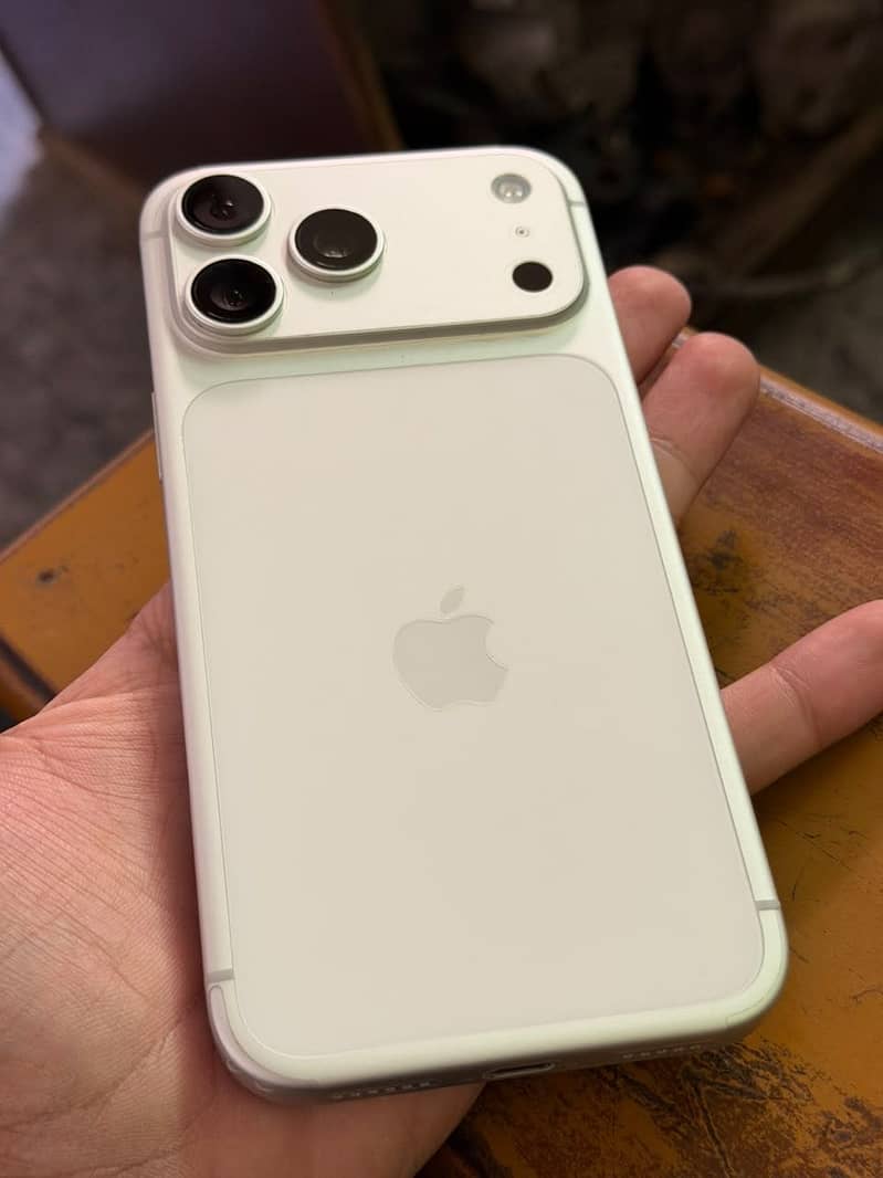 Apple iPhone 17 Pro Max 0