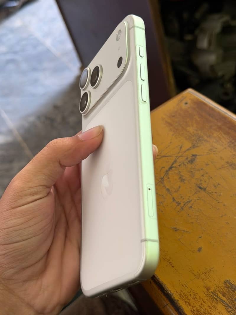 Apple iPhone 17 Pro Max 2
