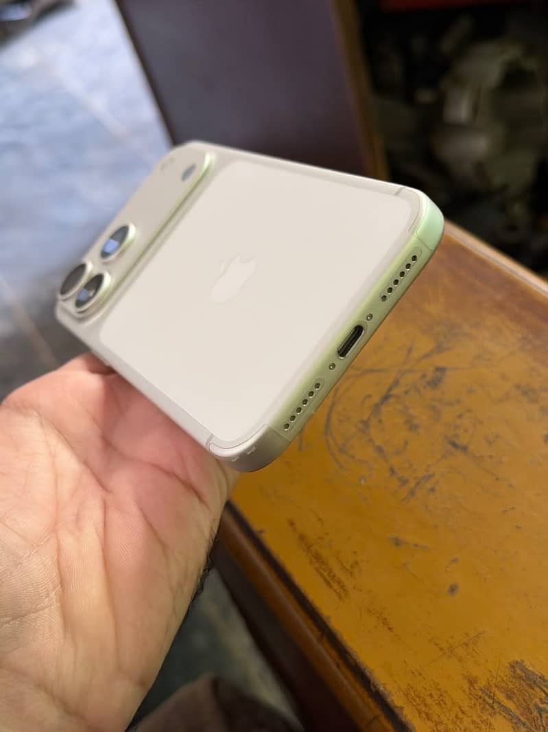 Apple iPhone 17 Pro Max 4