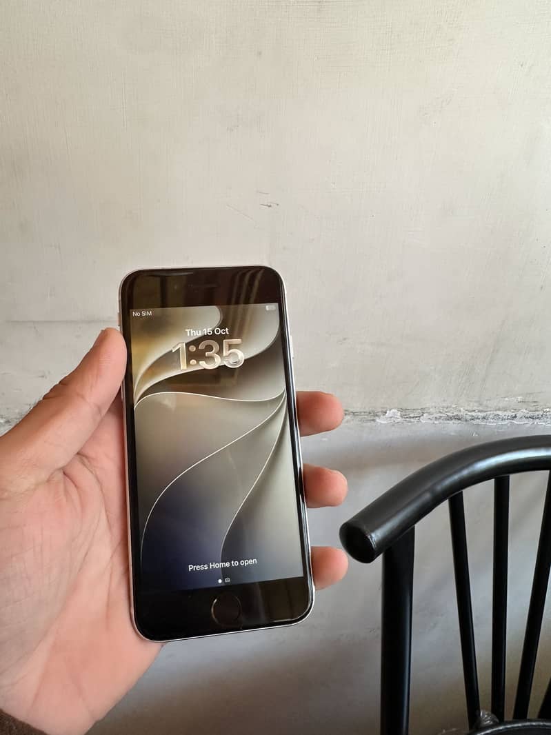 Apple iPhone SE 6