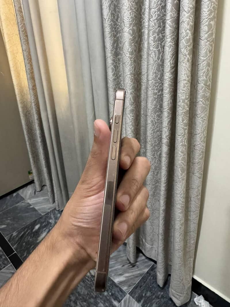 Apple iPhone 16 Pro Max 3
