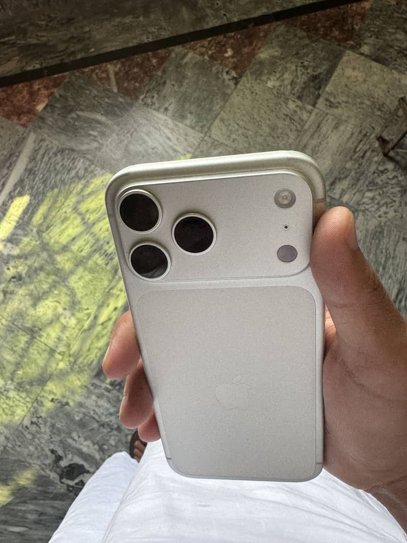 Apple iPhone 17 Pro Max 1