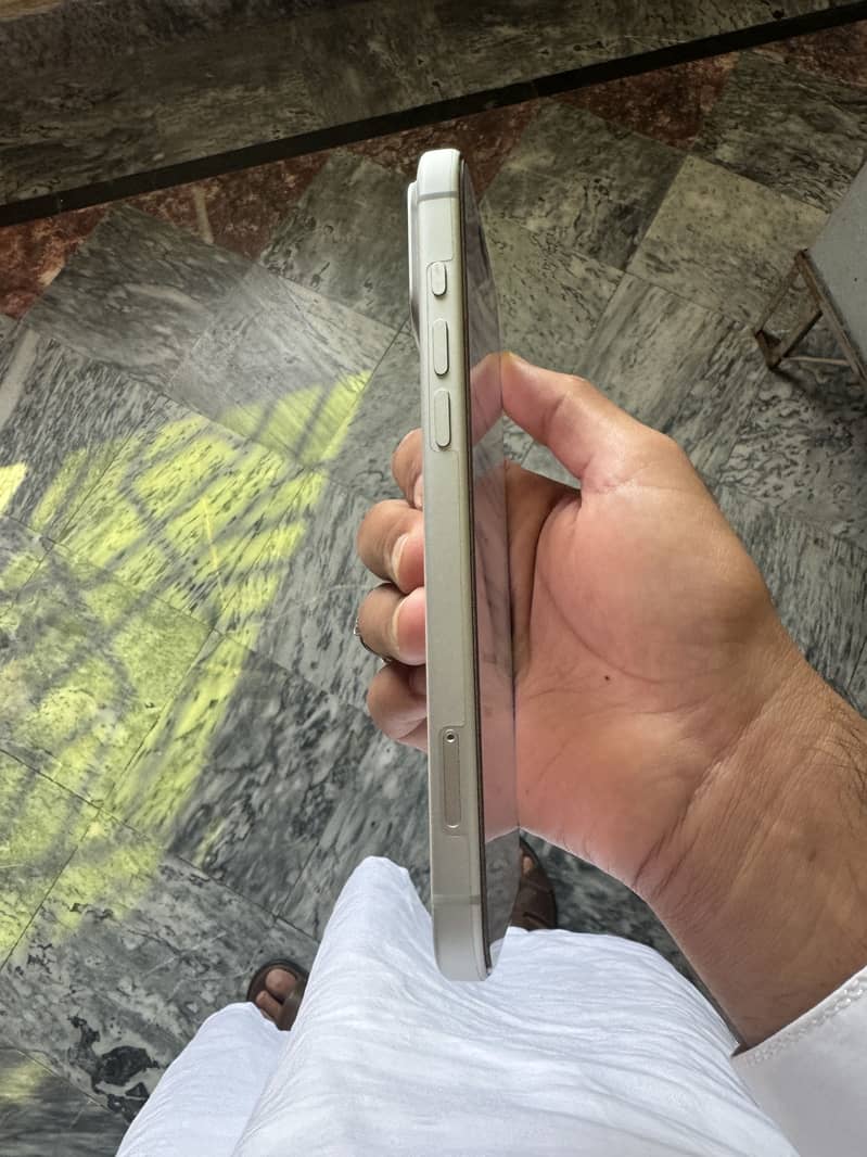 Apple iPhone 17 Pro Max 4