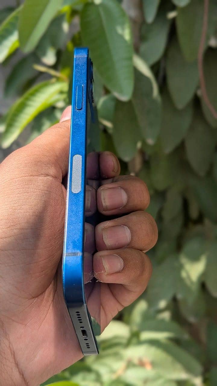 Apple iPhone 12 4