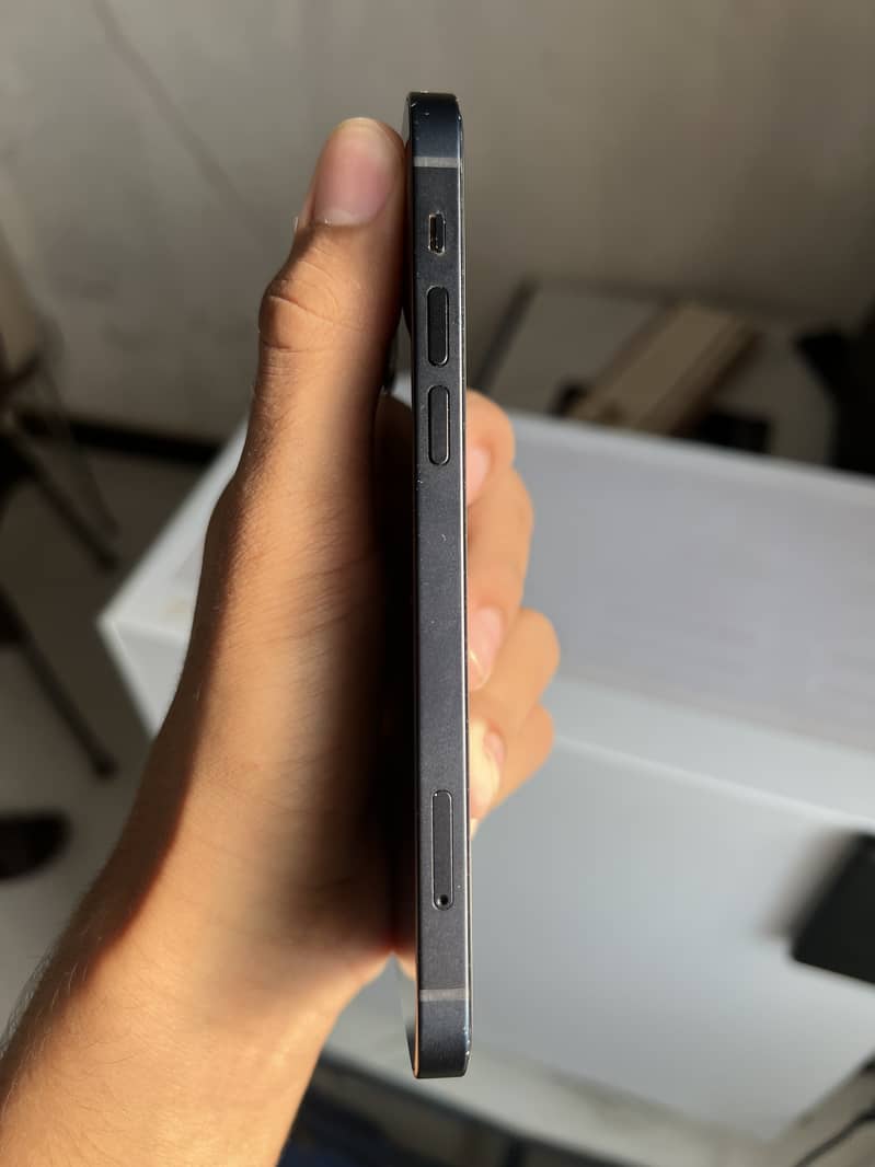 Apple iPhone 12 3