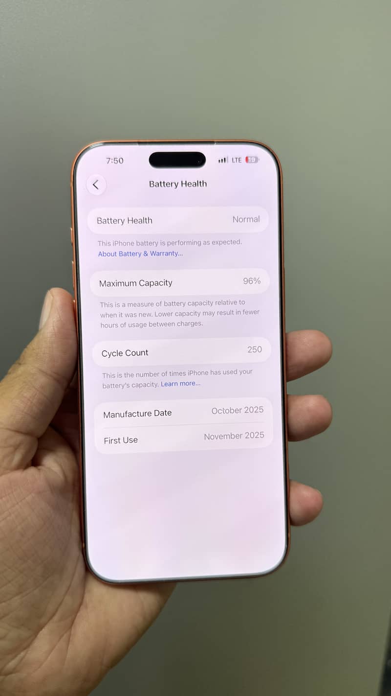 Apple iPhone 17 Pro Max 3