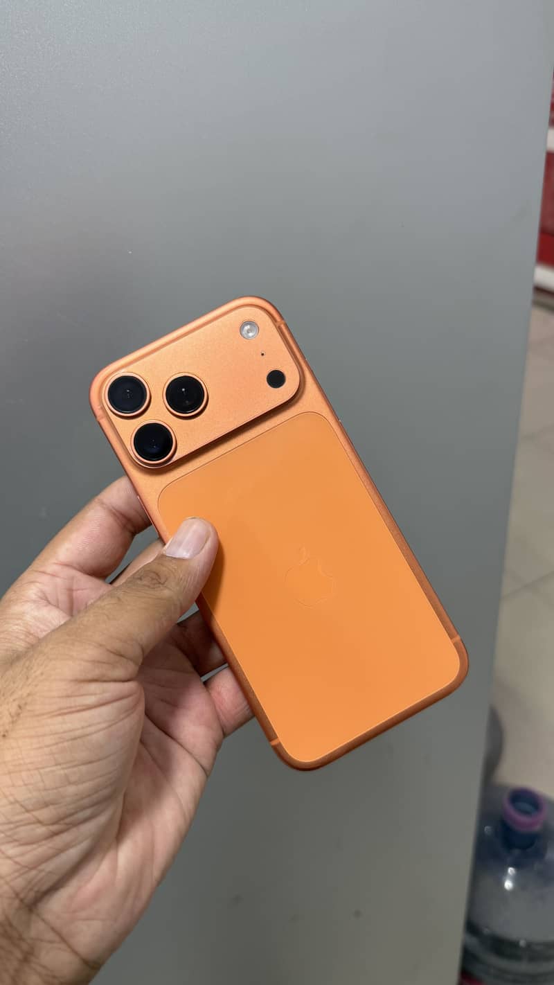 Apple iPhone 17 Pro Max 4