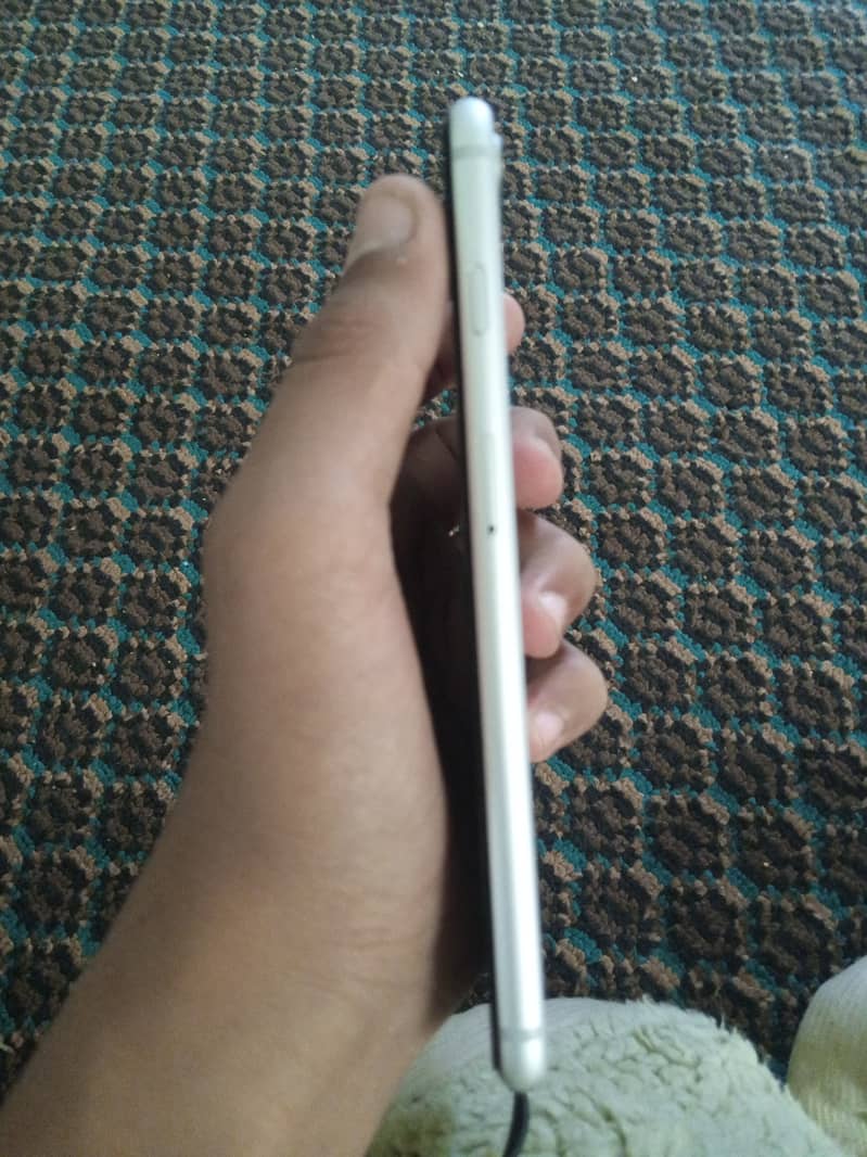 Apple iPhone 8 Plus 0