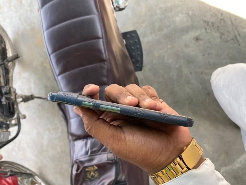 Google Pixel 8 Official 4