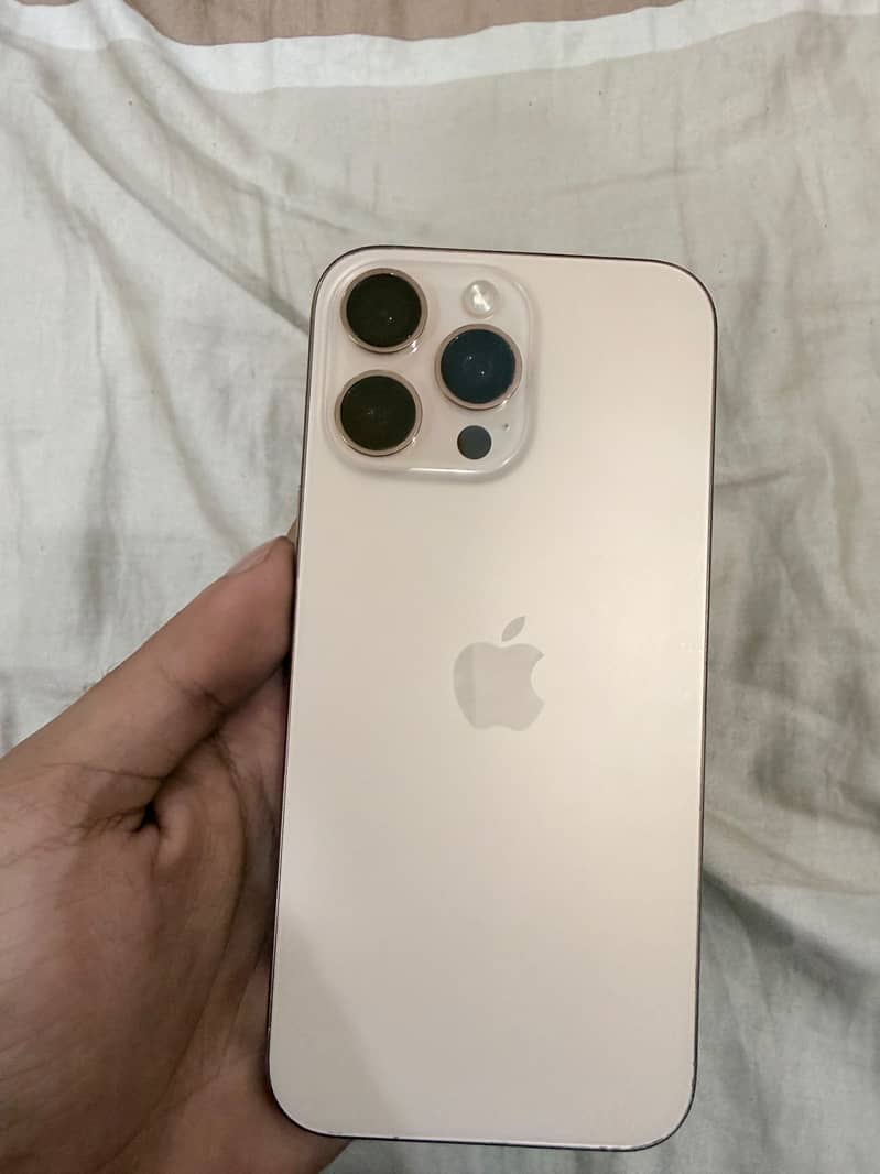 Apple iPhone 16 Pro Max 8