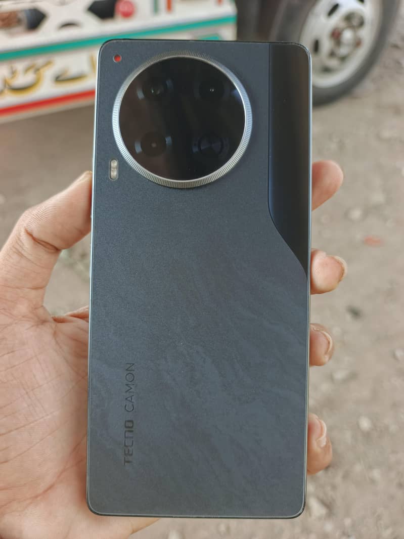Tecno CAMON 30 0