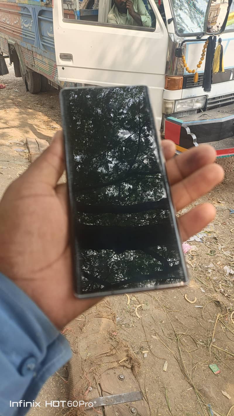 Sharp Aquos Zero6 3