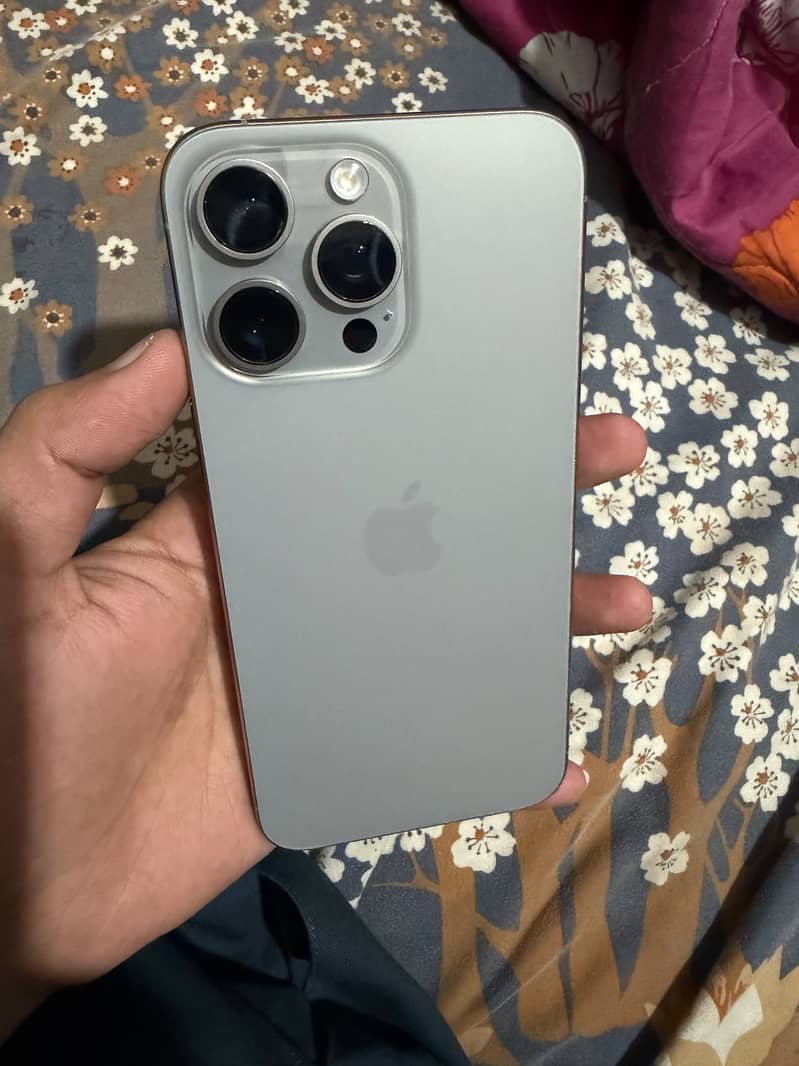 Apple iPhone 15 Pro Max 2