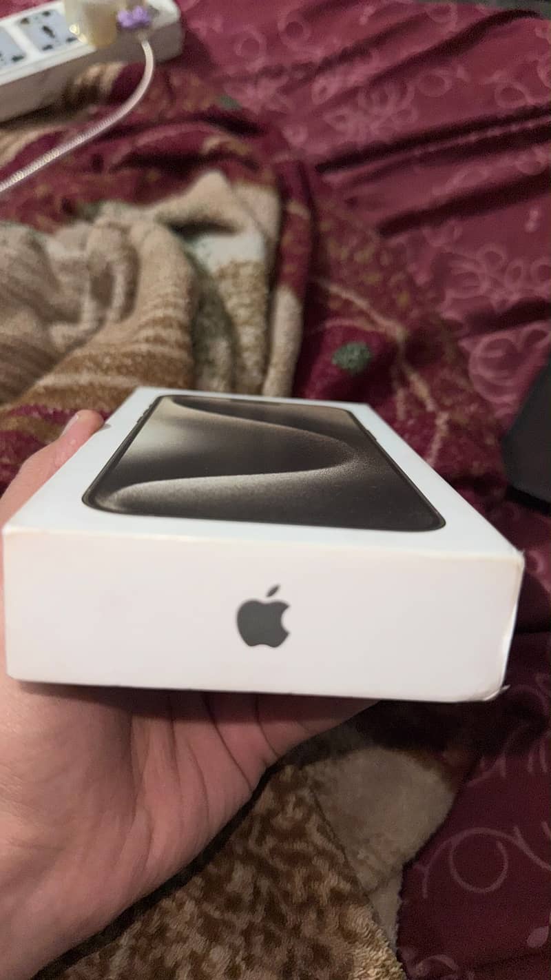 Apple iPhone 15 Pro Max 9