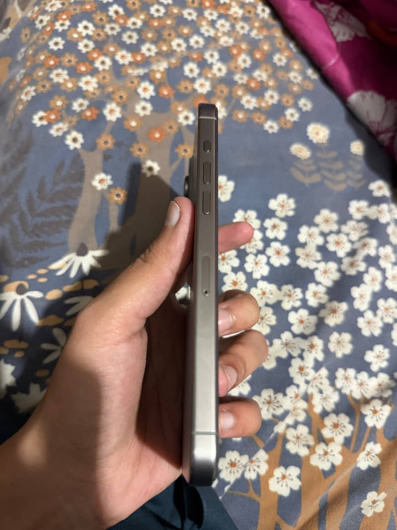 Apple iPhone 15 Pro Max 13