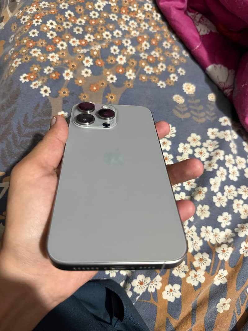 Apple iPhone 15 Pro Max 14