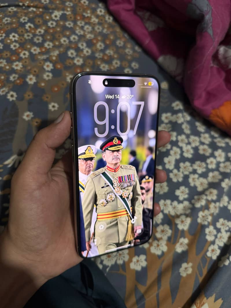 Apple iPhone 15 Pro Max 16