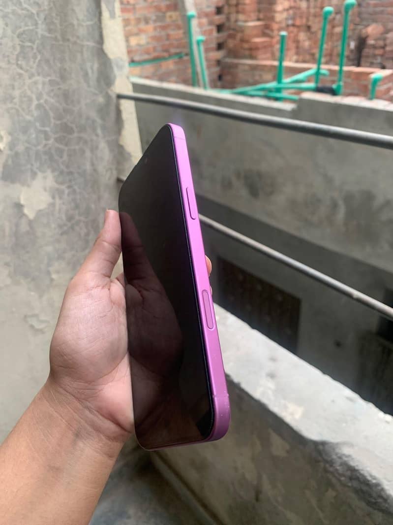 Apple iPhone 16 Plus 1