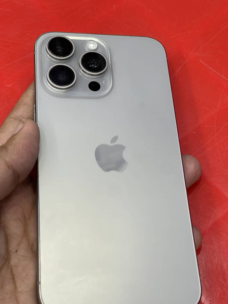 Apple iPhone 15 Pro Max 0