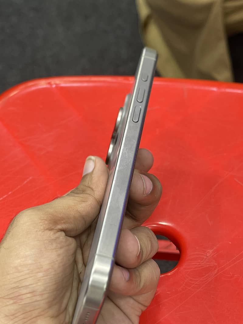 Apple iPhone 15 Pro Max 2