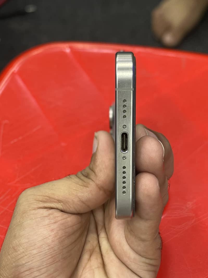 Apple iPhone 15 Pro Max 3