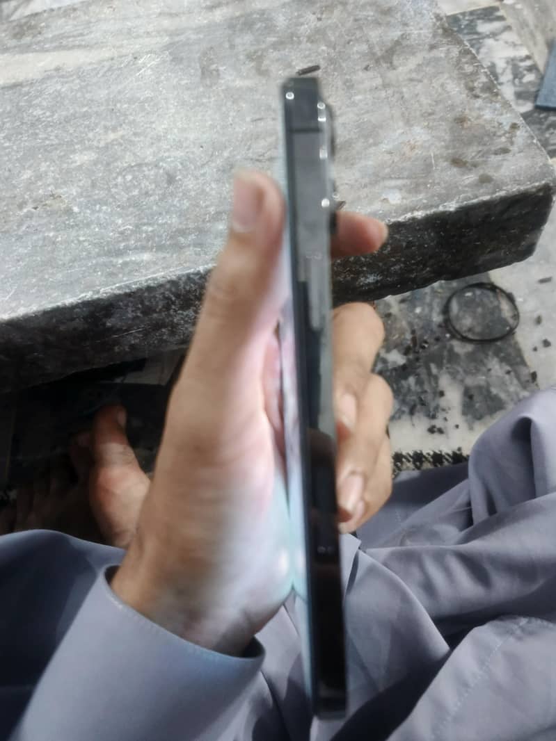 Apple iPhone 13 Pro Max 2