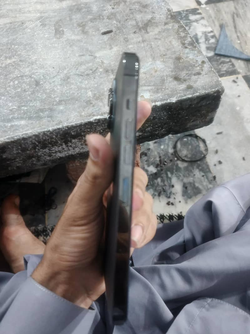 Apple iPhone 13 Pro Max 4