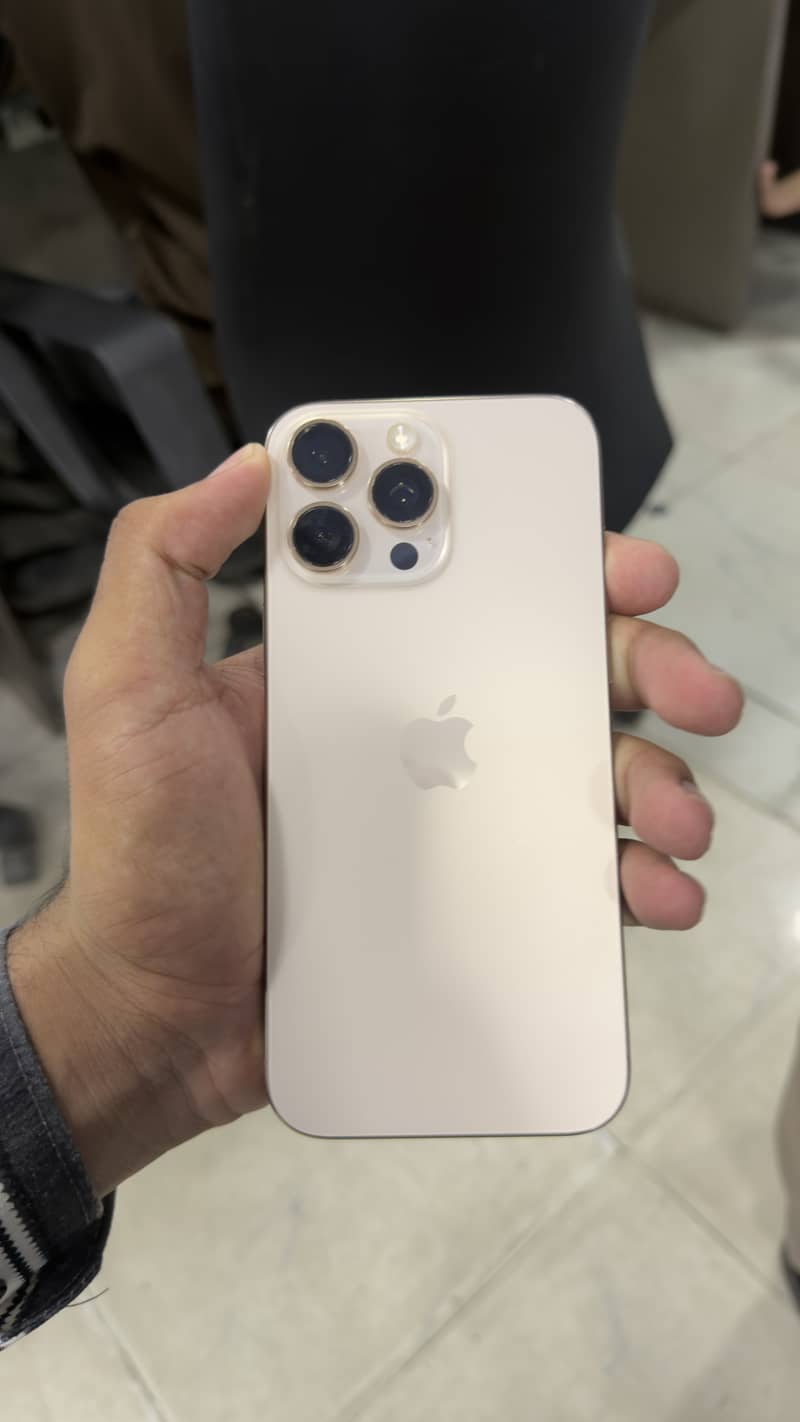 Apple iPhone 16 Pro Max 0
