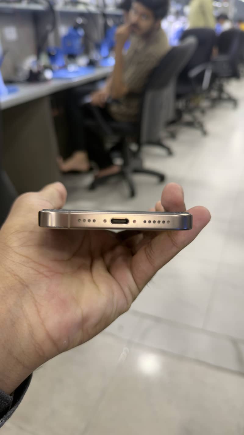 Apple iPhone 16 Pro Max 3