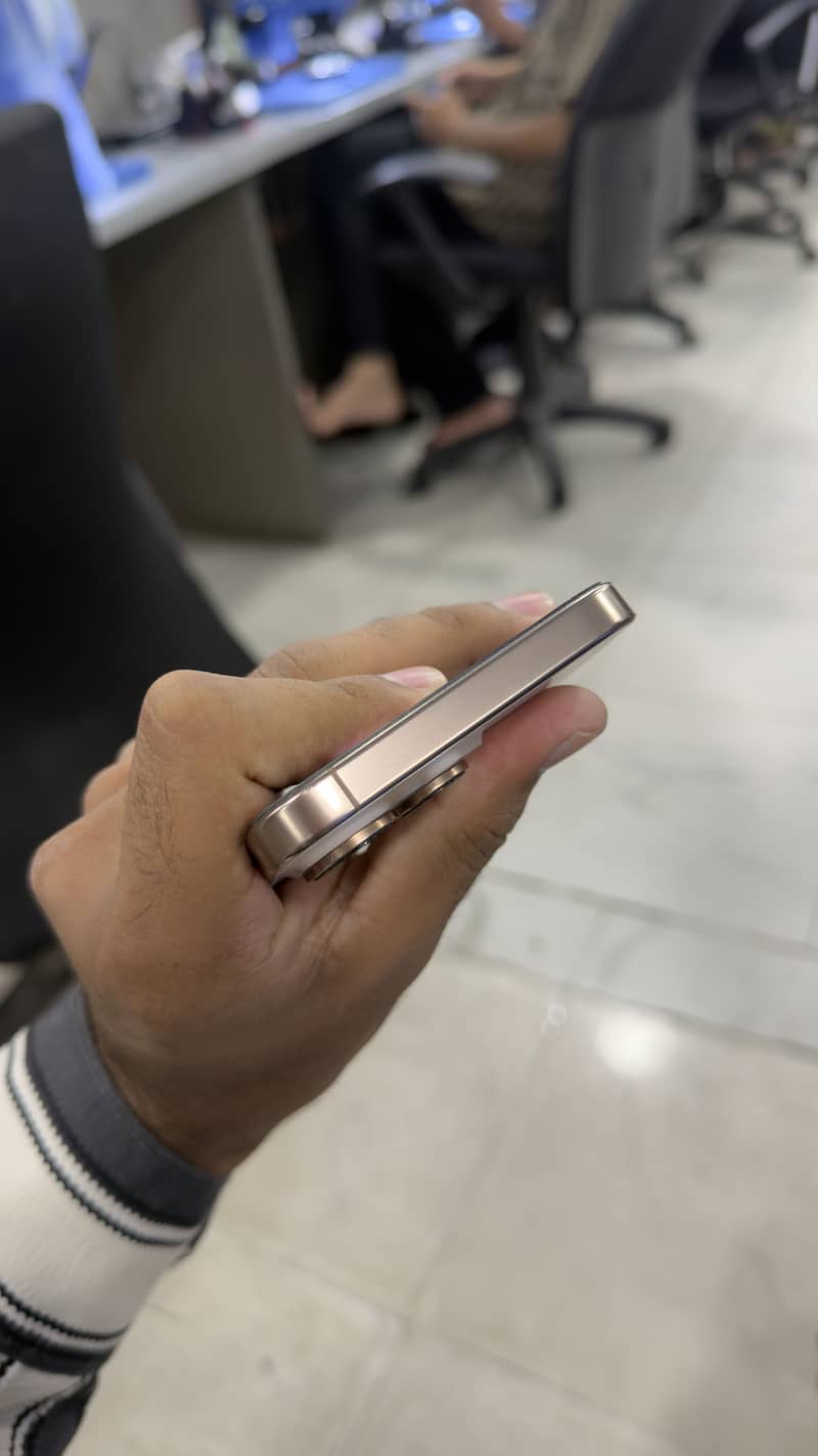 Apple iPhone 16 Pro Max 5