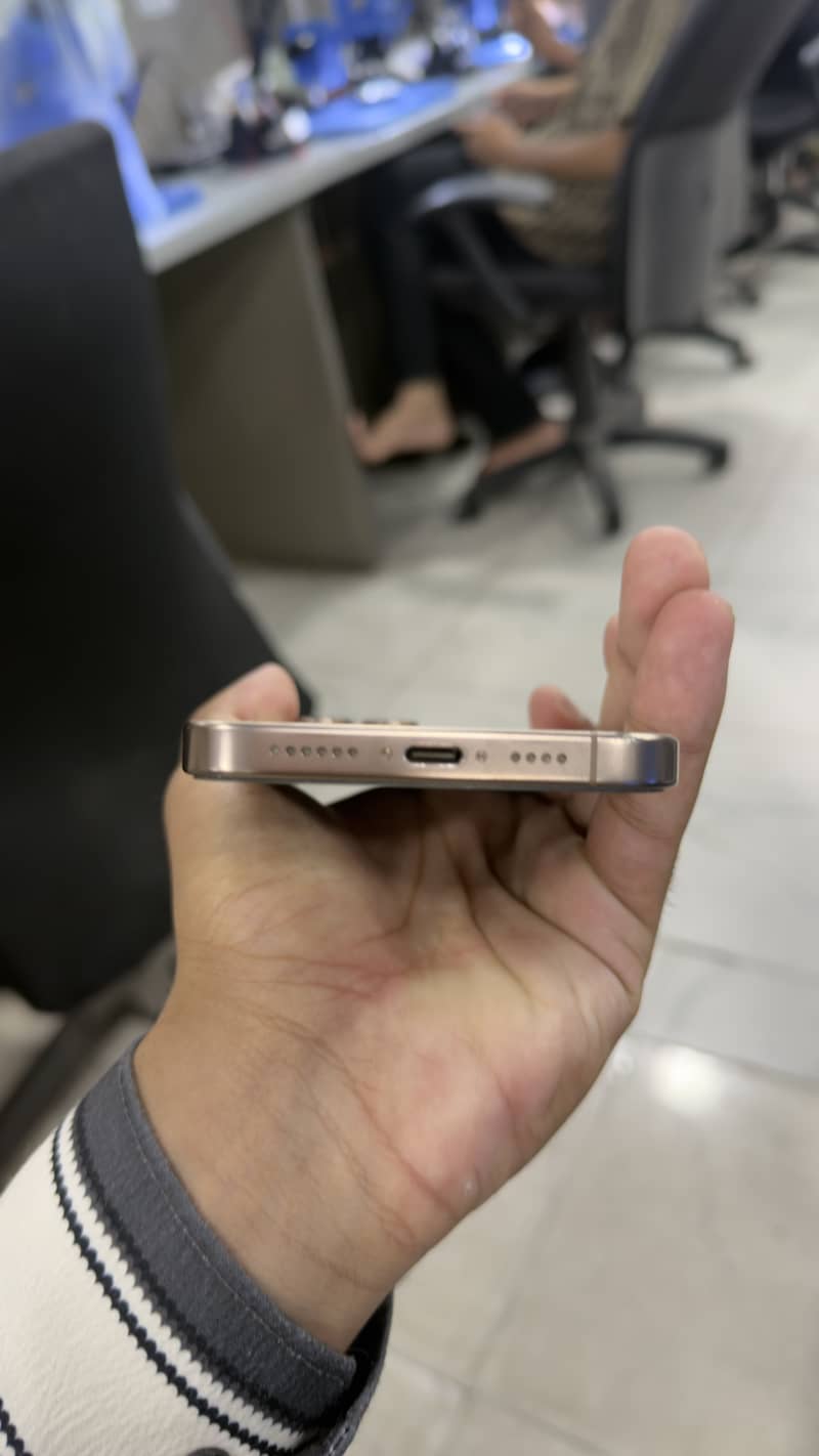 Apple iPhone 16 Pro Max 7