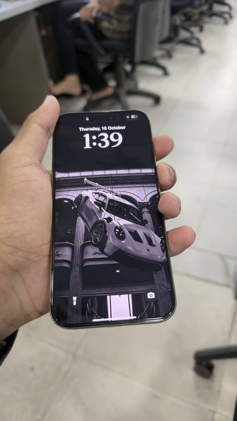 Apple iPhone 16 Pro Max 8