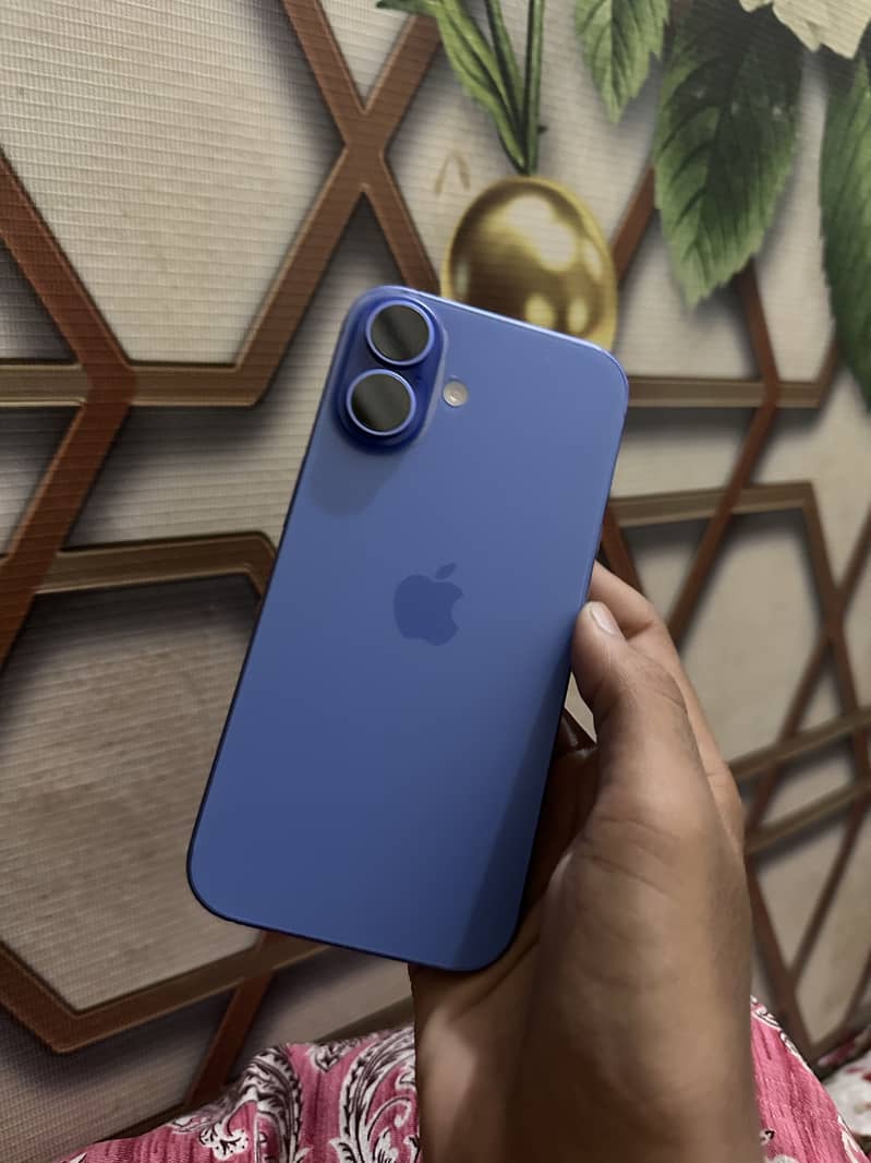 Apple iPhone 16 11