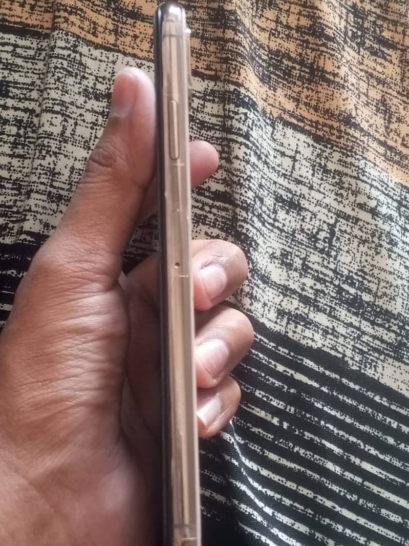 Apple iPhone XS Max 2