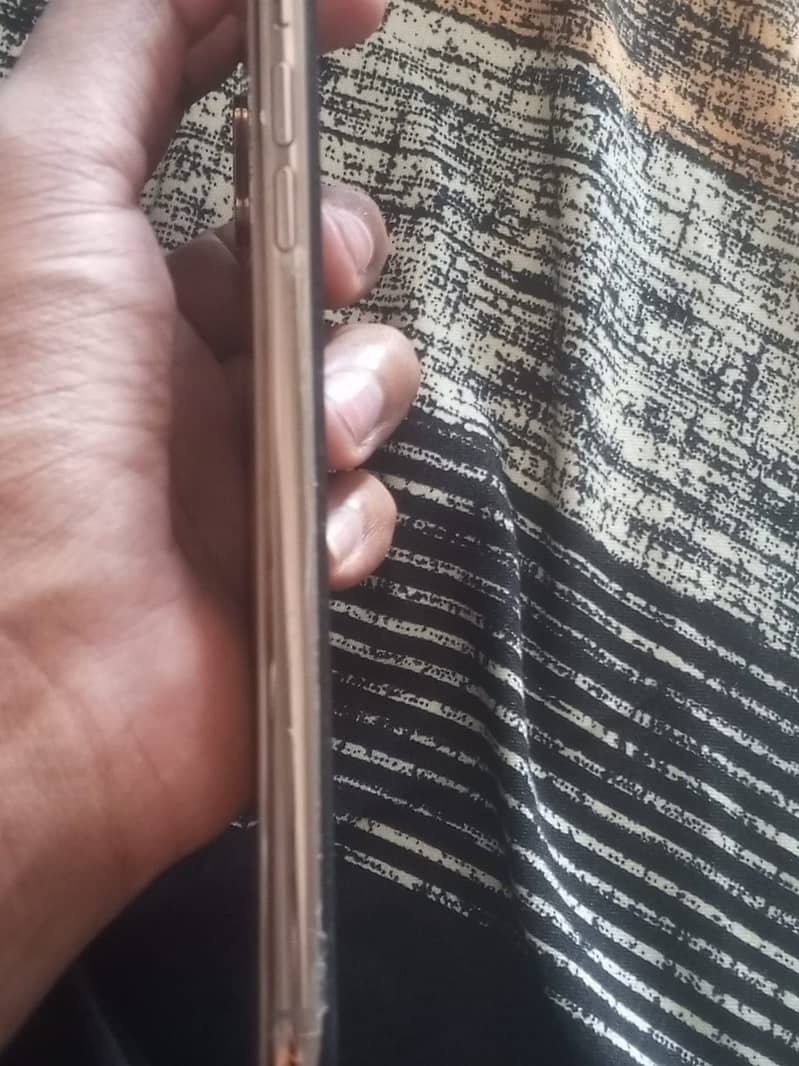 Apple iPhone XS Max 3