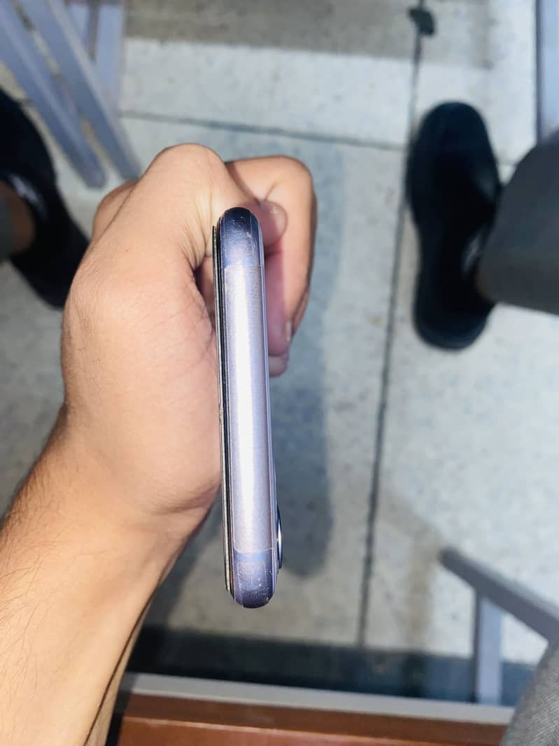 Apple iPhone 11 3