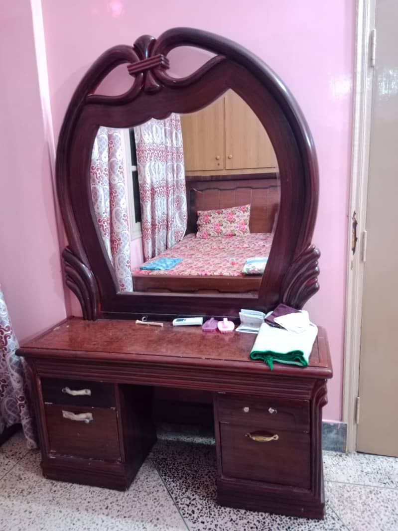 Dressing table good condition unique design, 0