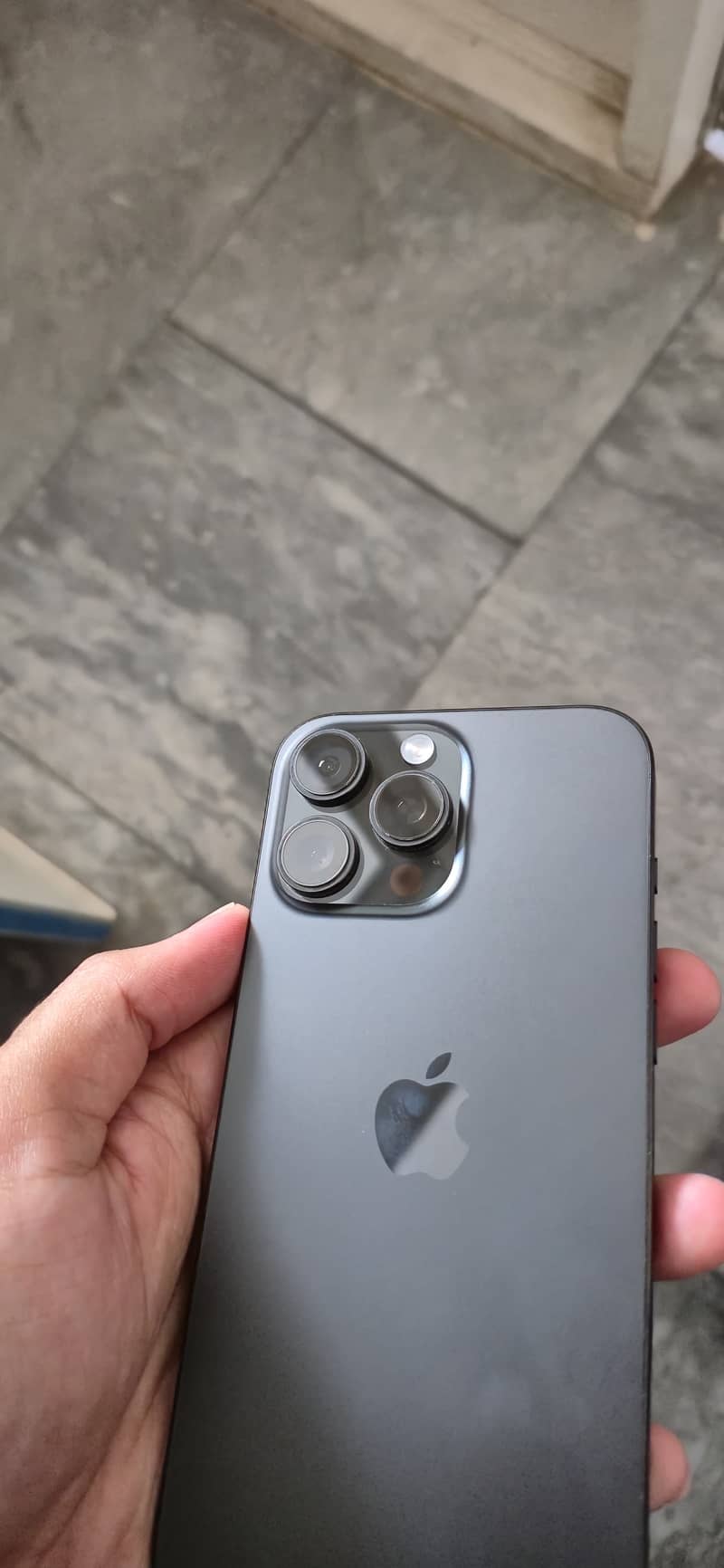 Apple iPhone 16 Pro Max 3