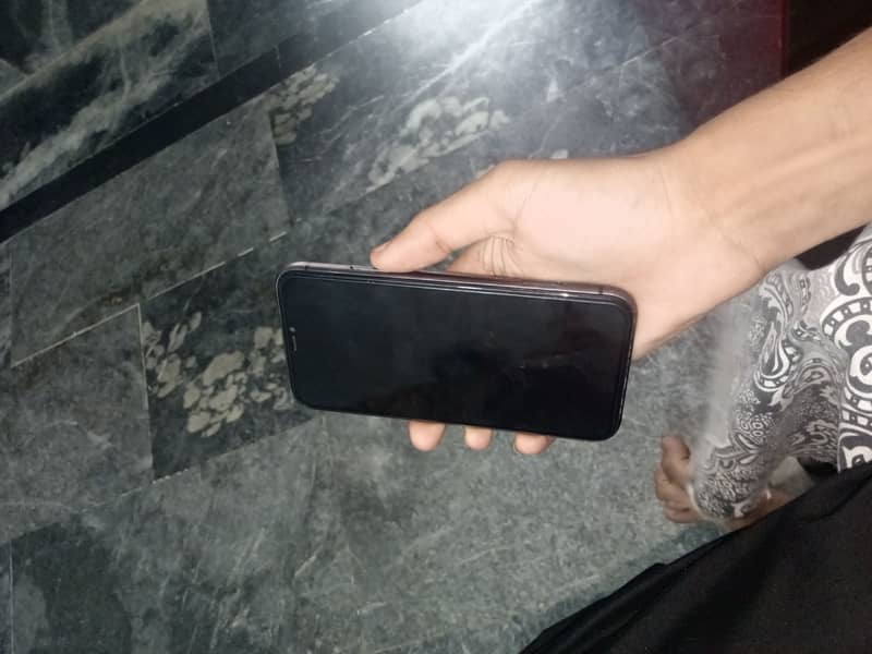 Apple iPhone 11 3